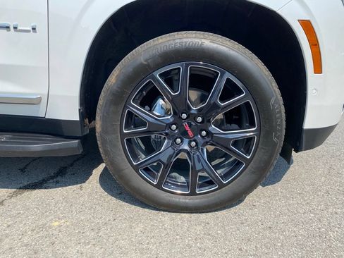 Used 2025 GMC Yukon XL Denali AWD/4WD image 6