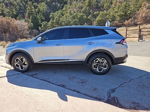 Used 2024 Kia Sportage LX image 8