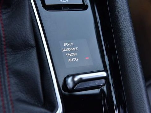 Used 2025 Jeep Compass Trailhawk AWD/4WD image 17