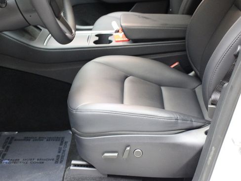 Used 2023 Tesla Model Y Long Range image 30