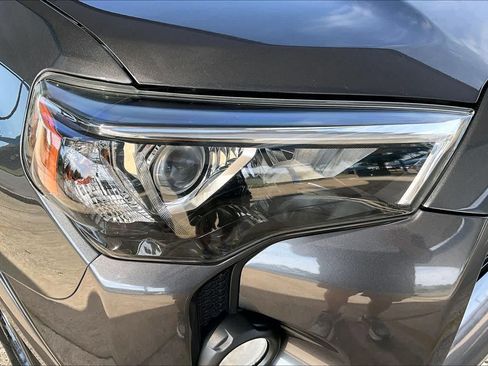 Used 2016 Toyota 4Runner SR5 Premium RWD image 28