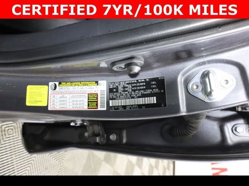 Used 2024 Toyota Highlander LE image 30