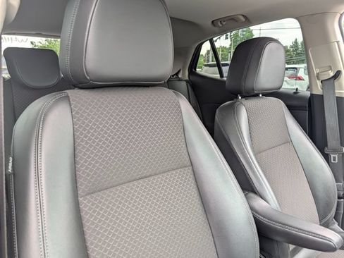 Used 2022 Buick Encore Preferred AWD/4WD image 13