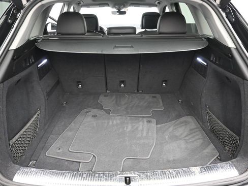 Used 2019 Audi Q5 Prestige w/ Prestige Package image 2