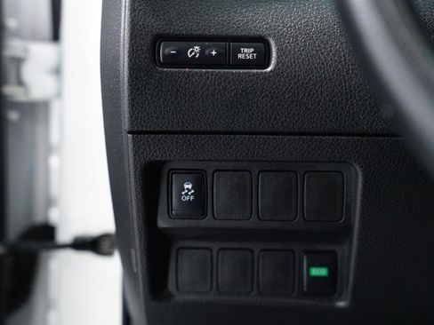 Used 2019 Nissan Rogue Sport S image 16