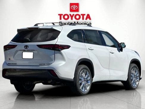 New 2026 Toyota Highlander Limited AWD/4WD image 3