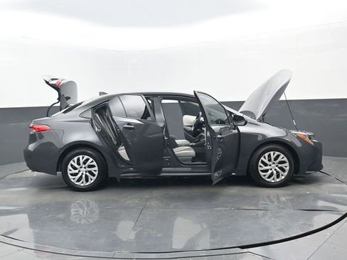 Used 2025 Toyota Corolla LE w/ Convenience Package image 30