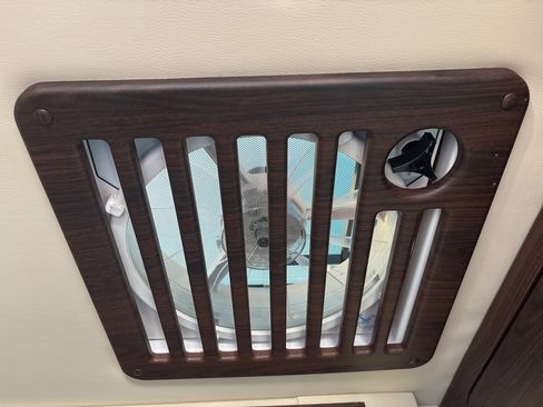 Used 2022 Mercedes-Benz Sprinter 144 Cargo image 22