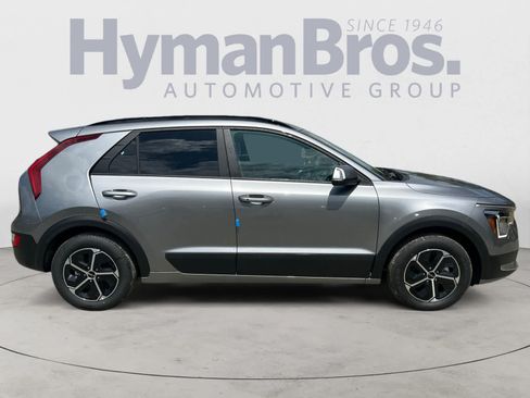 Certified 2025 Kia Niro EX FWD image 2