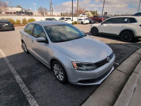 Used 2012 Volkswagen Jetta SE image 2
