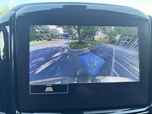 Used 2023 Chevrolet Traverse LT AWD/4WD image 19
