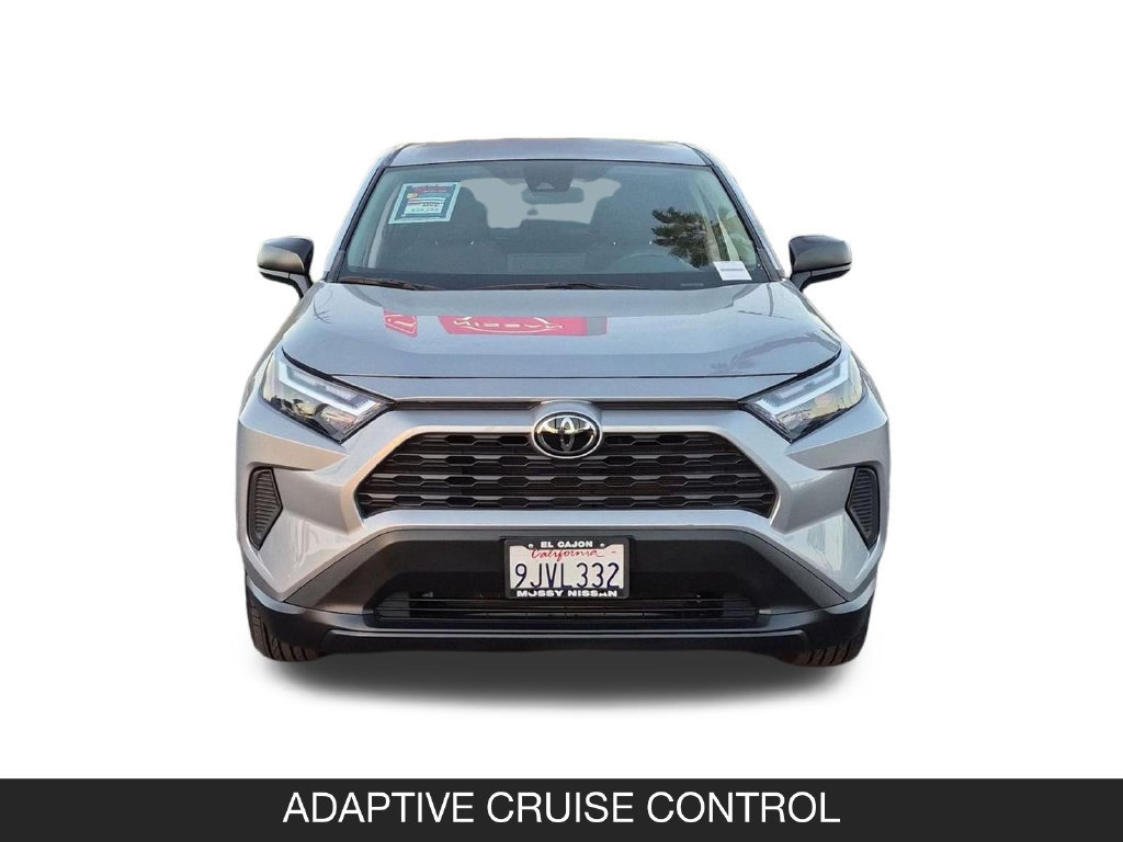 Used 2024 Toyota RAV4 LE AWD/4WD image 4