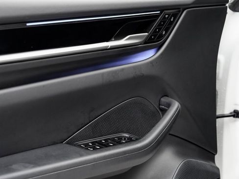 Used 2025 Porsche Macan Electric image 7