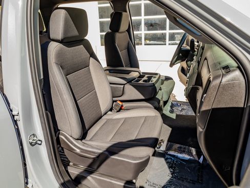 Used 2025 Chevrolet Silverado 2500 Custom w/ Custom Value Package image 30