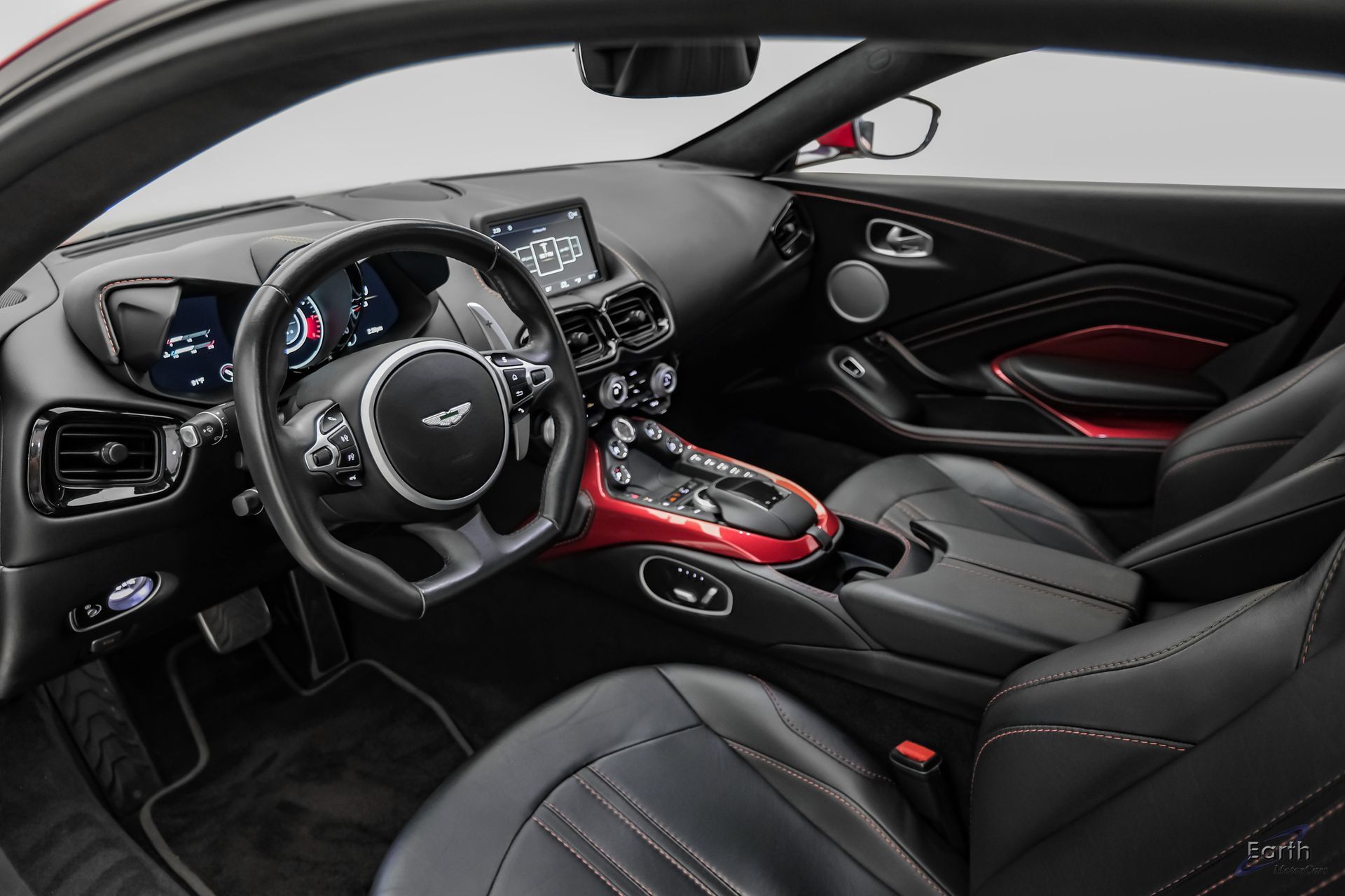 Used 2019 Aston Martin V8 Vantage Coupe RWD image 3