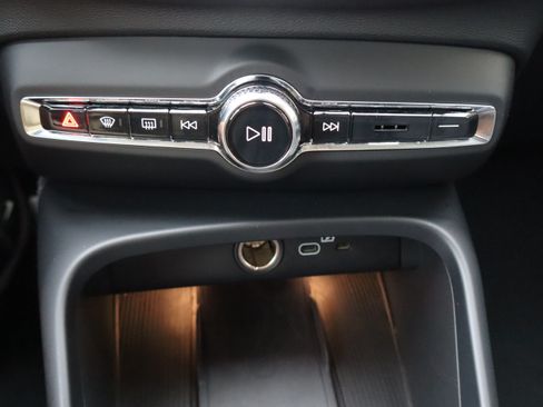 Used 2025 Volvo XC40 B5 Core AWD/4WD image 27