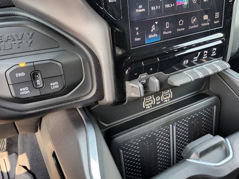 Used 2025 RAM 3500 Laramie AWD/4WD image 13