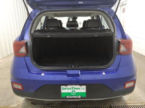 Used 2025 Hyundai Venue Limited FWD image 29