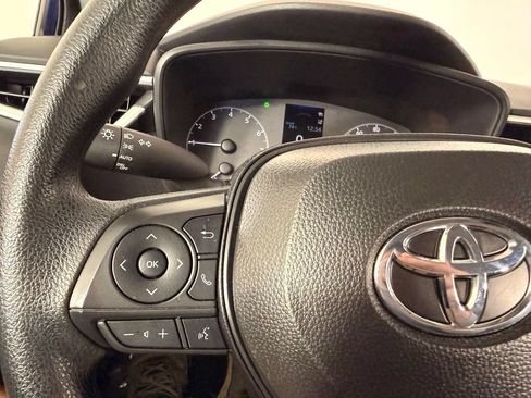 Used 2025 Toyota Corolla LE FWD image 32