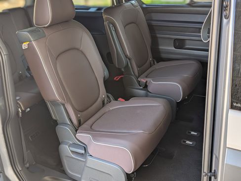 Used 2025 Volkswagen ID. Buzz Pro S Plus RWD image 22
