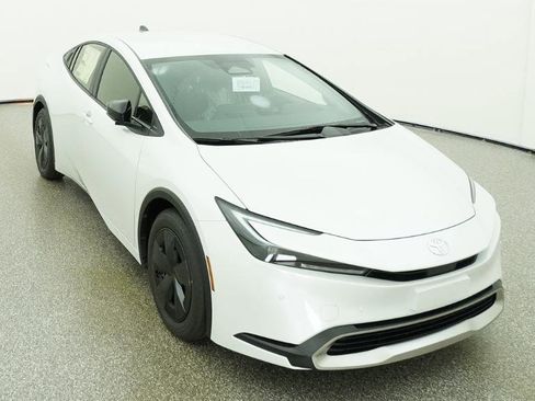 New 2026 Toyota Prius Plug-In Hybrid FWD image 30