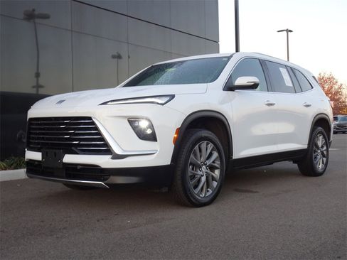 Used 2025 Buick Enclave Preferred image 27