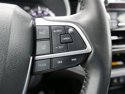 Used 2024 Toyota Highlander XLE image 22