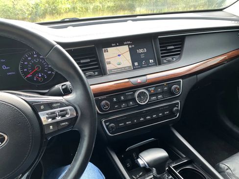 Used 2019 Kia Cadenza Technology image 14