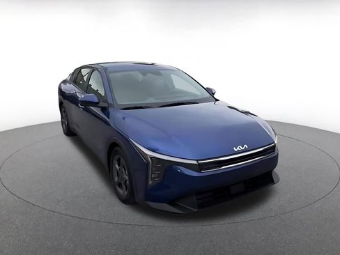 Used 2025 Kia K4 LXS image 3