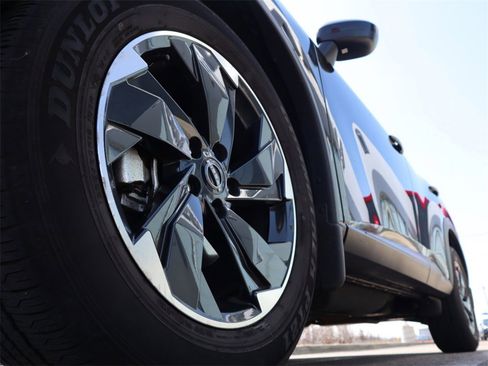 Certified 2025 Nissan Rogue SV image 10