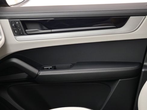 Used 2025 Porsche Cayenne S AWD/4WD image 13