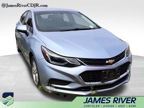 Used 2018 Chevrolet Cruze LT FWD image 8