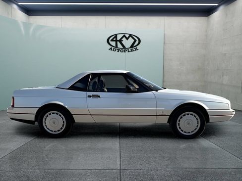 Used 1992 Cadillac Allante FWD image 2