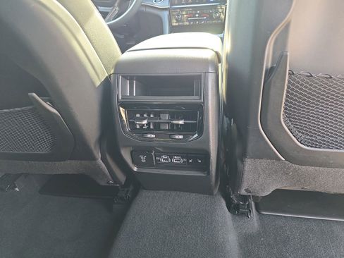 Used 2023 Jeep Grand Cherokee Limited w/ Black Appearance Package image 13