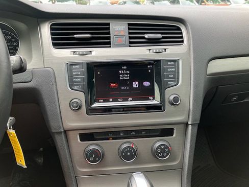 Used 2015 Volkswagen Golf TDI S image 11