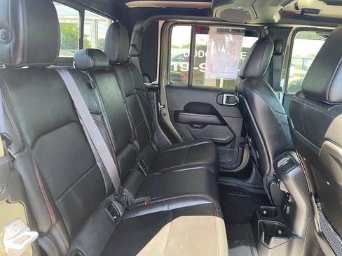 Used 2025 Jeep Gladiator Rubicon AWD/4WD image 13
