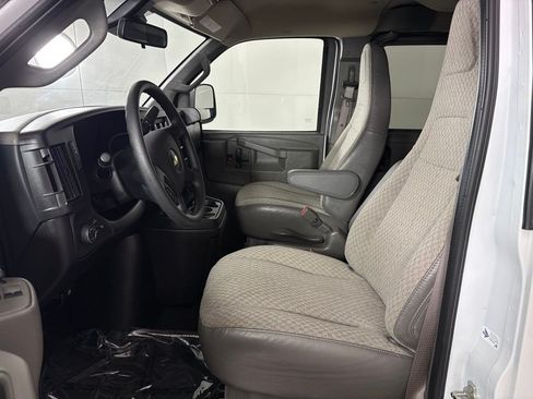 Used 2024 Chevrolet Express 3500 LT w/ LT Preferred Equipment Group RWD image 20