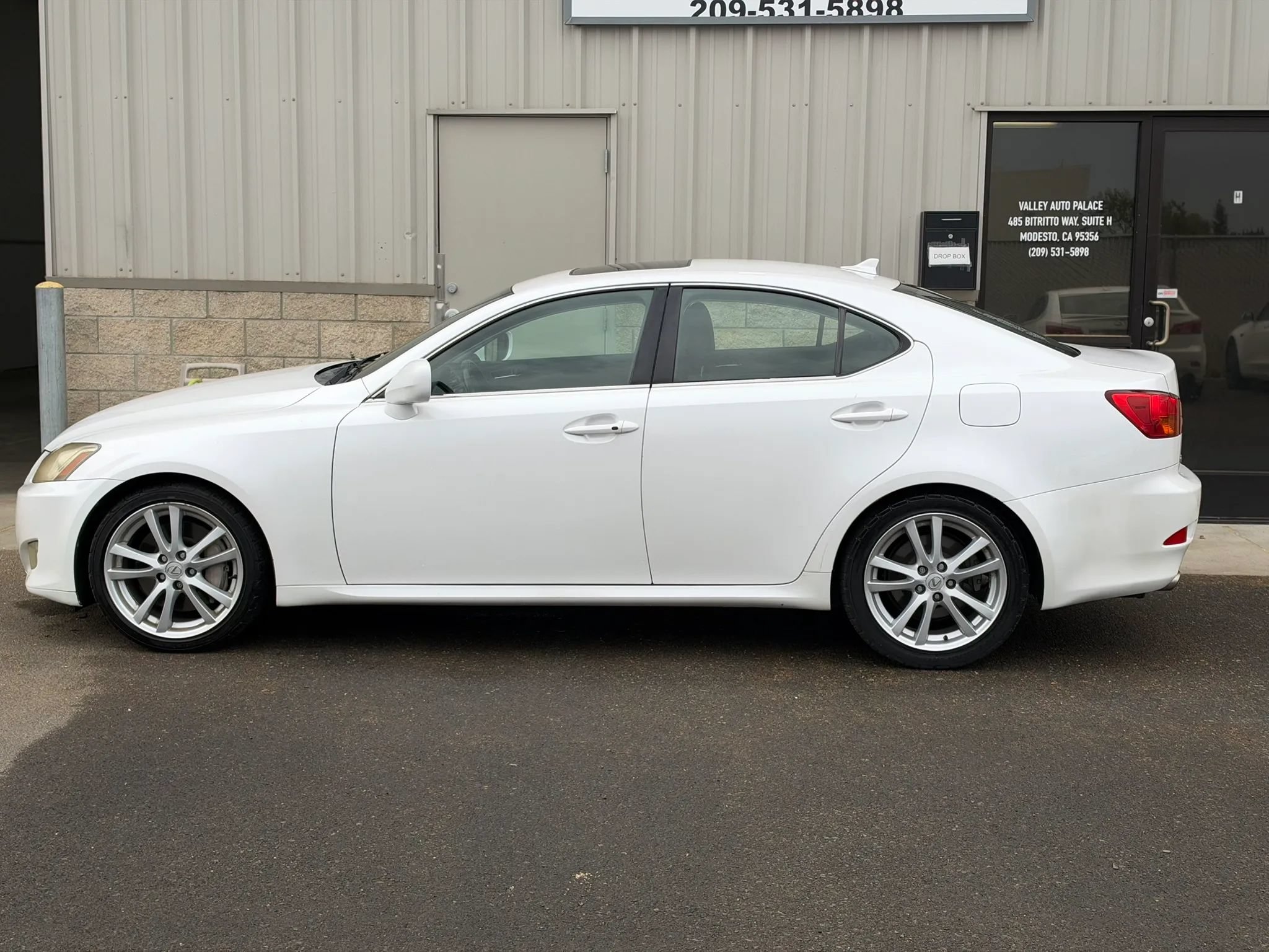 Used 2007 Lexus IS 350 w/ Premium Pkg RWD image 6
