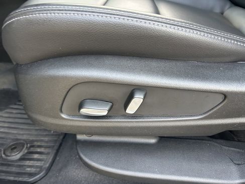 Used 2025 Cadillac XT6 Luxury image 51