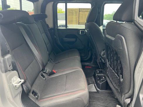 Used 2021 Jeep Gladiator Rubicon AWD/4WD image 24