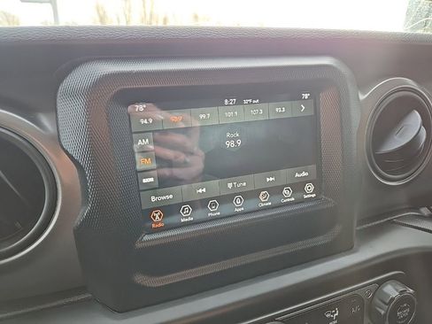 Used 2022 Jeep Wrangler Unlimited Sport image 50