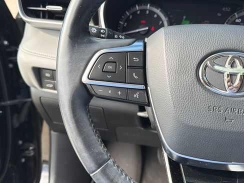 Used 2020 Toyota Highlander XLE FWD image 15