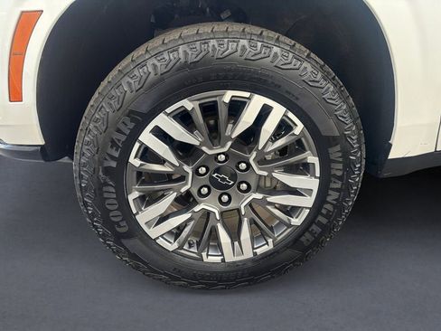 Used 2025 Chevrolet Tahoe Z71 image 9