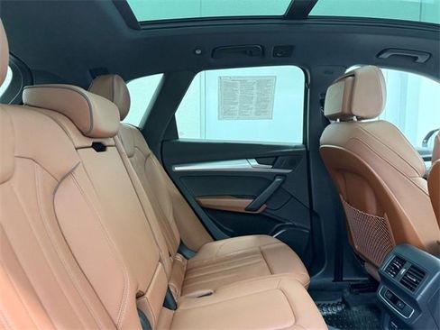 Certified 2025 Audi Q5 2.0T Premium w/ Convenience Plus Package image 8