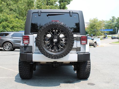 Used 2015 Jeep Wrangler Unlimited Sahara w/ Connectivity Group AWD/4WD image 5
