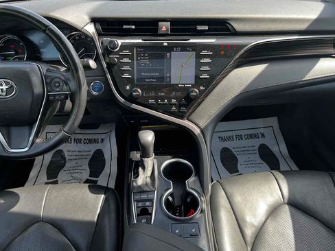 Used 2020 Toyota Camry XLE w/ Sunroof Package image 25