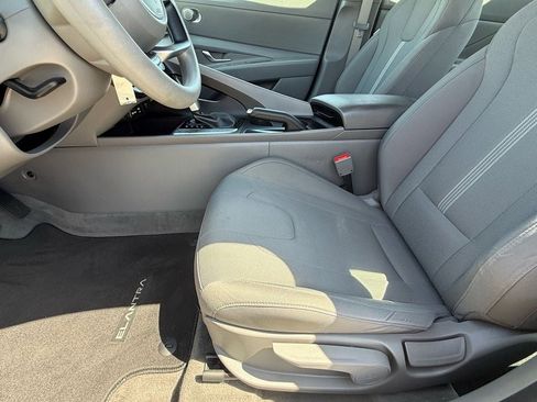 Used 2024 Hyundai Elantra SE image 12
