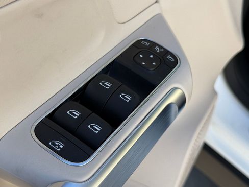 New 2026 Mercedes-Benz GLB 250 image 17