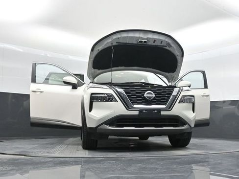 Used 2023 Nissan Rogue SV image 43