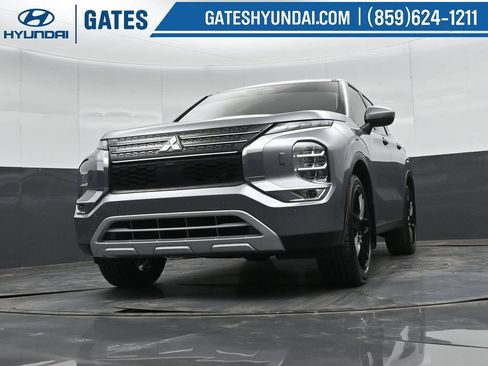 Used 2022 Mitsubishi Outlander SE AWD/4WD image 43